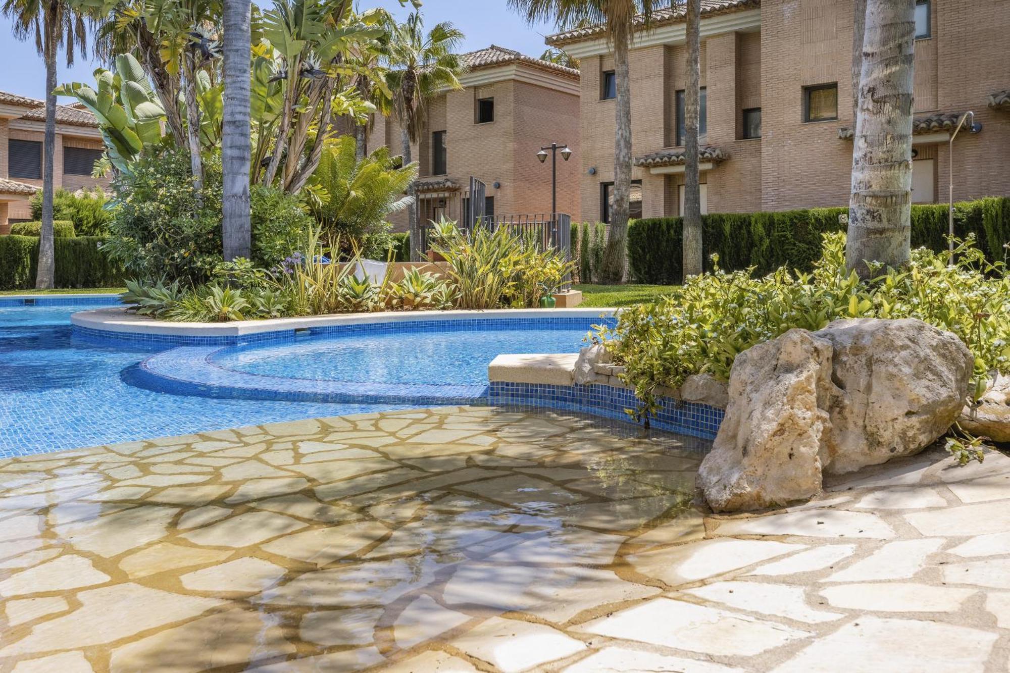 Kanaloa Javea Luaran gambar