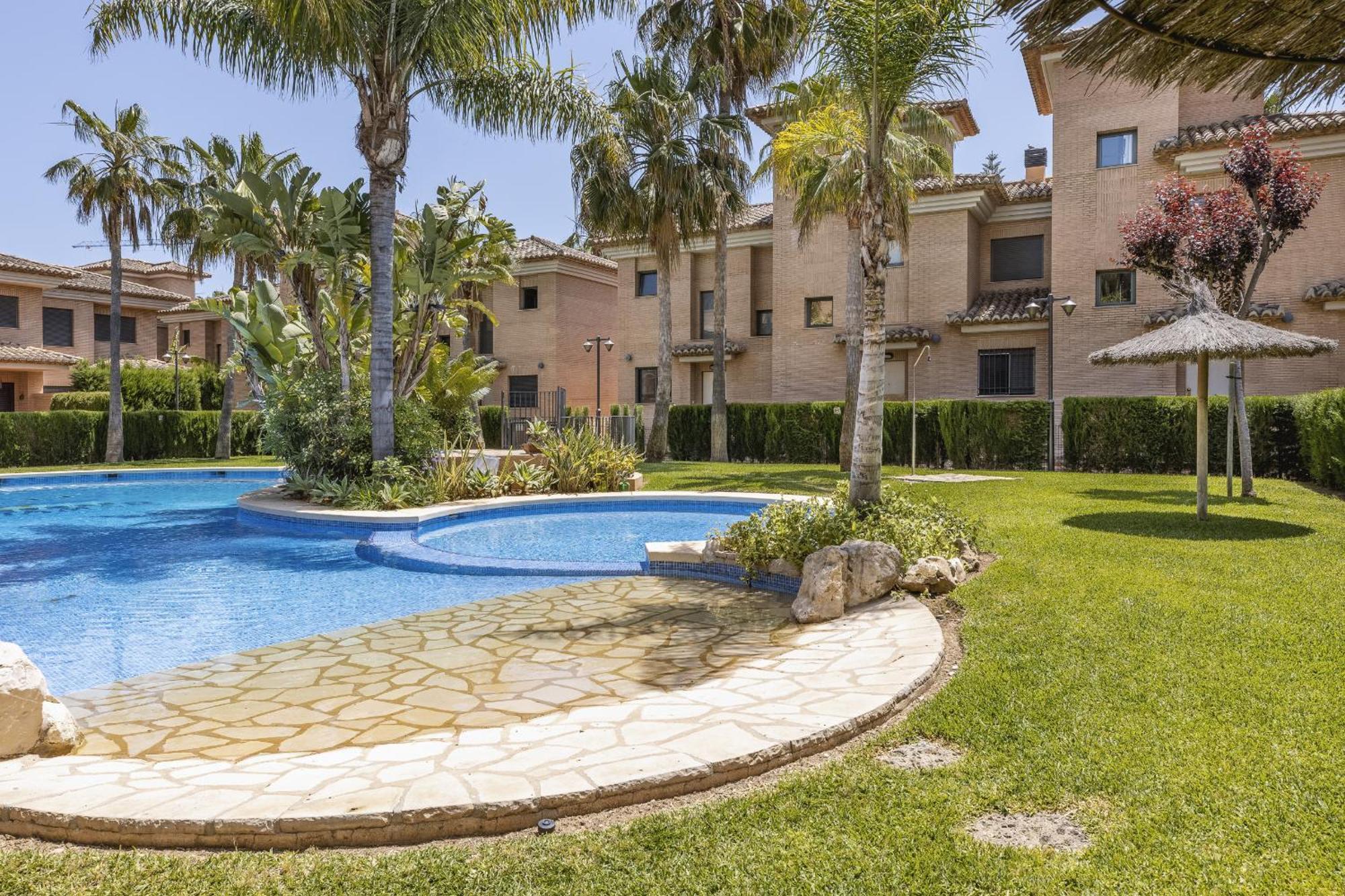 Kanaloa Javea Luaran gambar